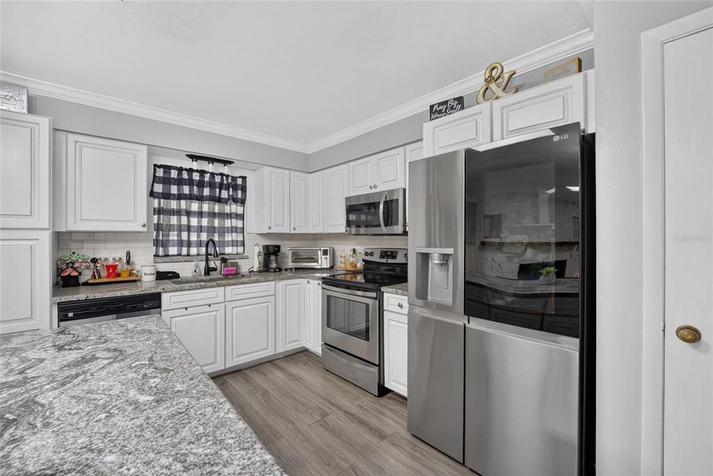 For Sale: $249,900 (3 beds, 2 baths, 1920 Square Feet)