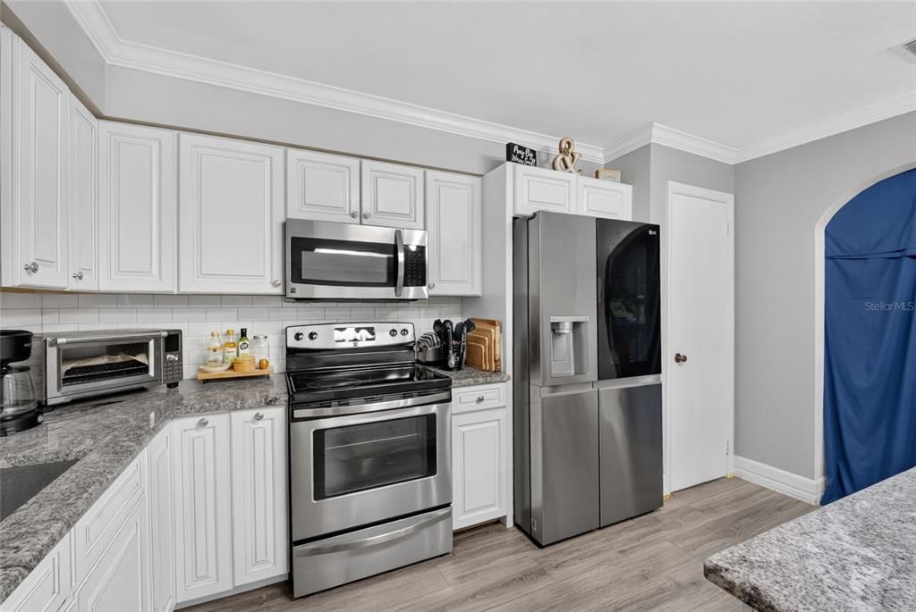For Sale: $249,900 (3 beds, 2 baths, 1920 Square Feet)