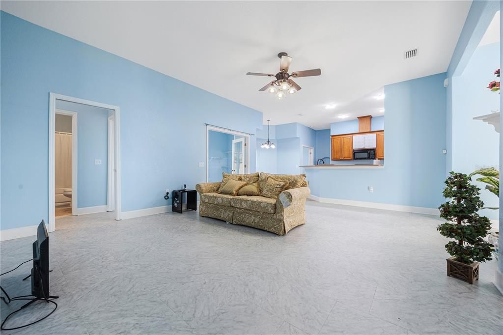 En Venta: $440,000 (4 camas, 3 baños, 2308 Pies cuadrados)