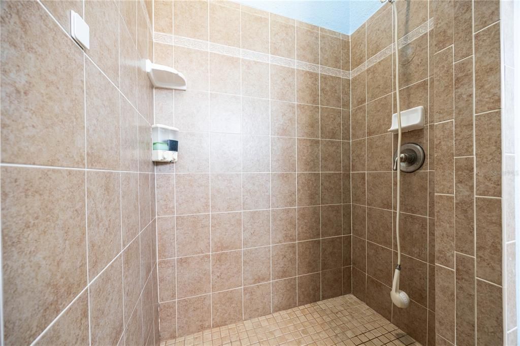 En Venta: $440,000 (4 camas, 3 baños, 2308 Pies cuadrados)
