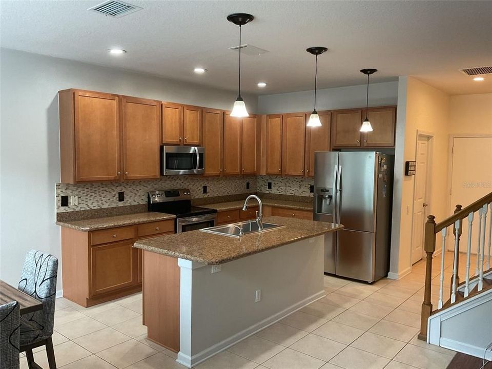 For Rent: $3,200 (4 beds, 2 baths, 2665 Square Feet)