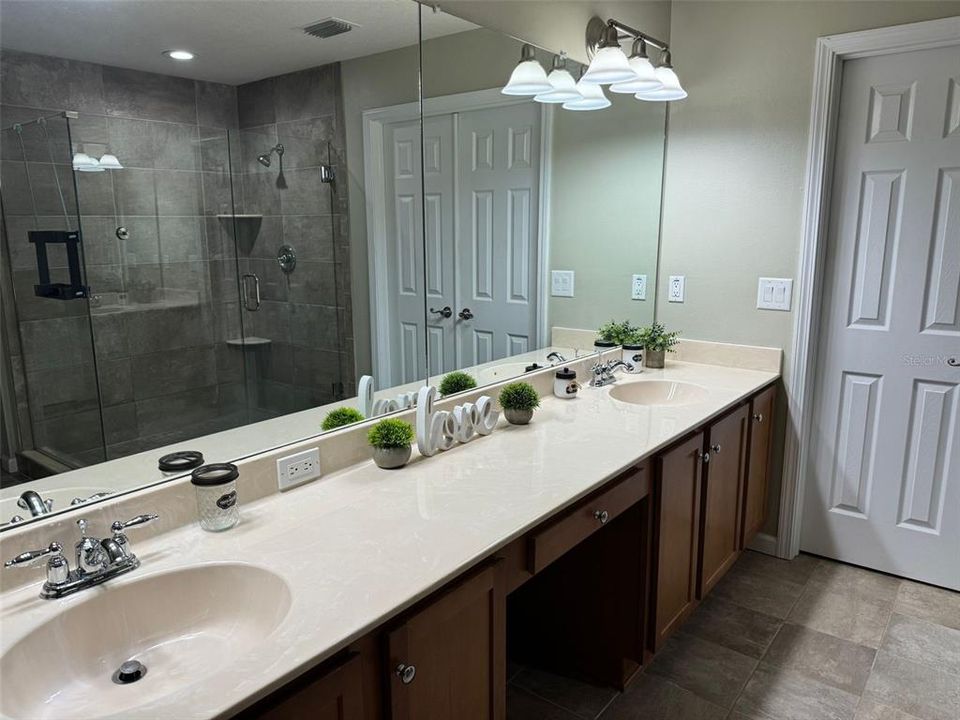 For Rent: $3,200 (4 beds, 2 baths, 2665 Square Feet)