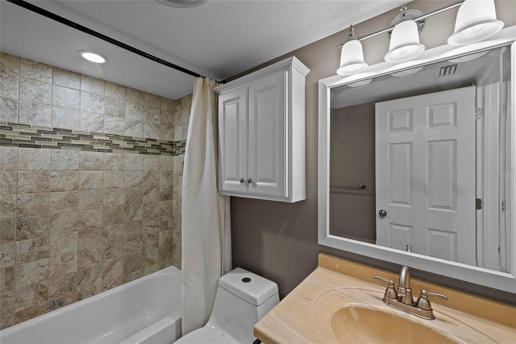For Sale: $225,000 (2 beds, 2 baths, 1125 Square Feet)