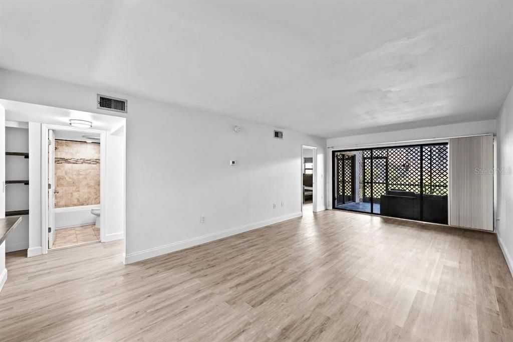 For Sale: $225,000 (2 beds, 2 baths, 1125 Square Feet)