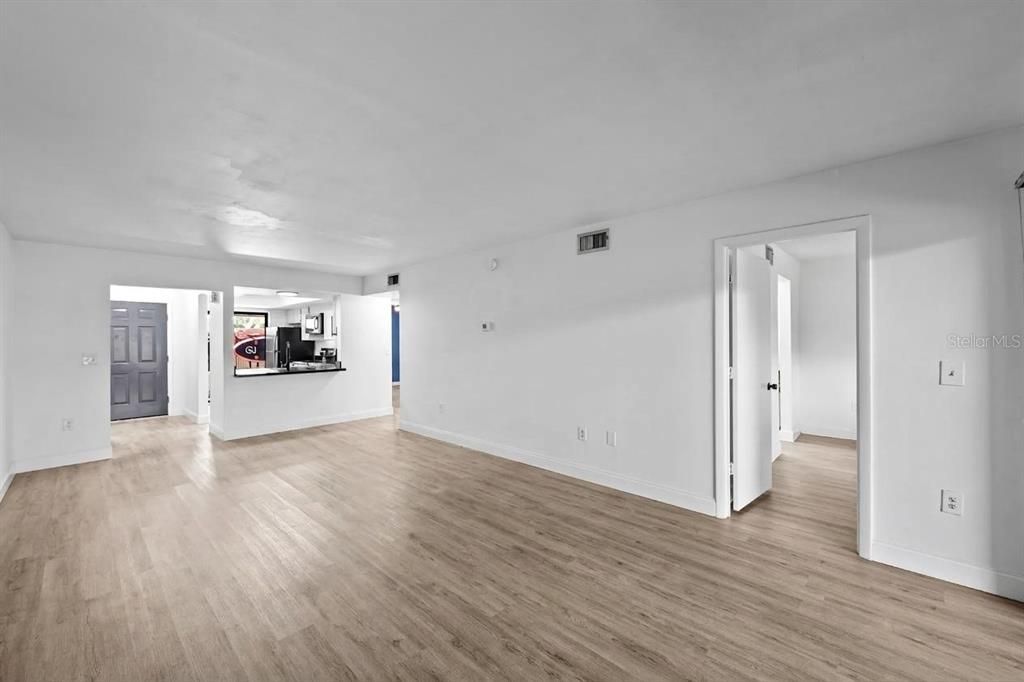 For Sale: $225,000 (2 beds, 2 baths, 1125 Square Feet)