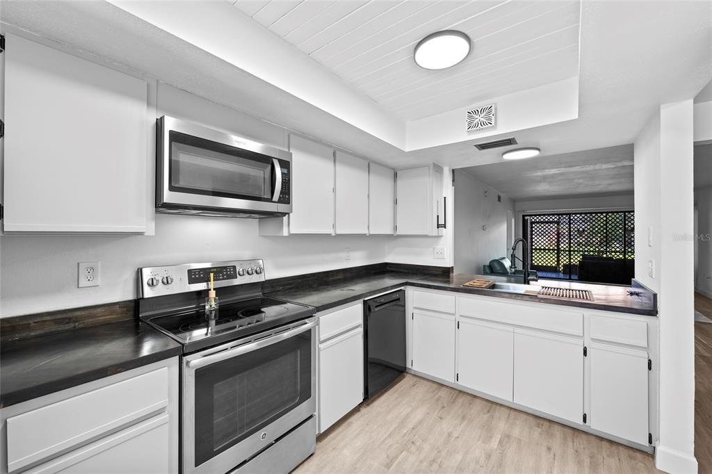 For Sale: $225,000 (2 beds, 2 baths, 1125 Square Feet)