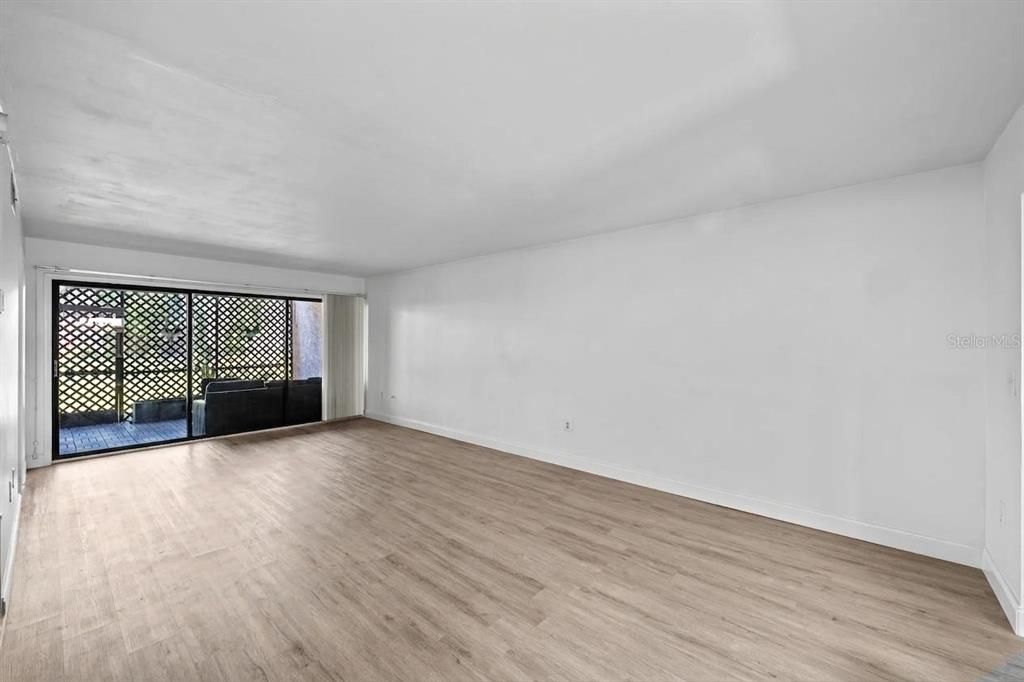 For Sale: $225,000 (2 beds, 2 baths, 1125 Square Feet)