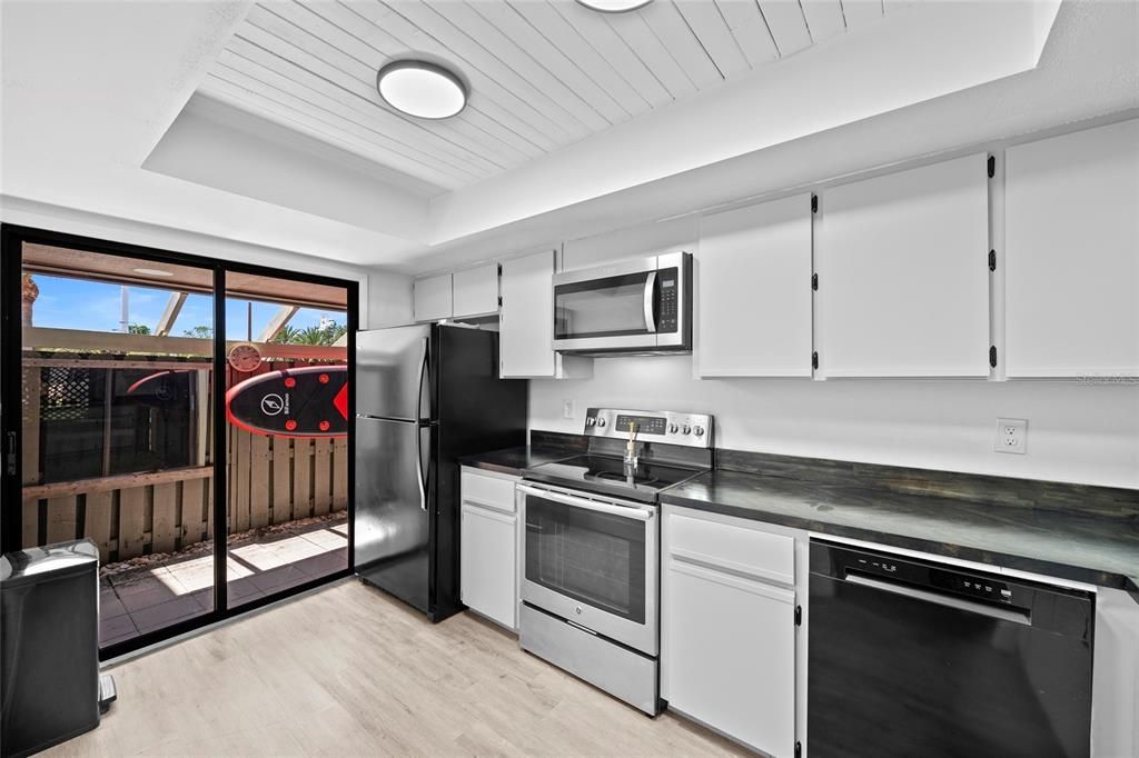 For Sale: $225,000 (2 beds, 2 baths, 1125 Square Feet)