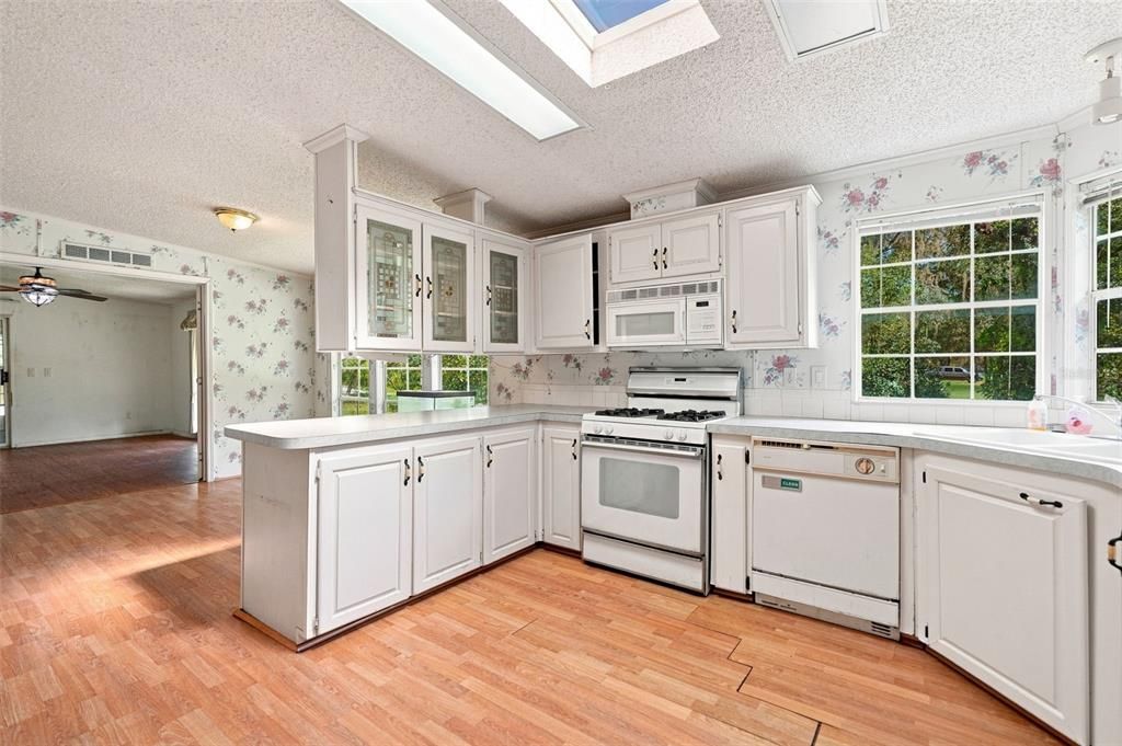En Venta: $279,900 (3 camas, 2 baños, 2099 Pies cuadrados)