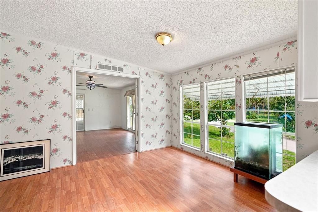 En Venta: $279,900 (3 camas, 2 baños, 2099 Pies cuadrados)