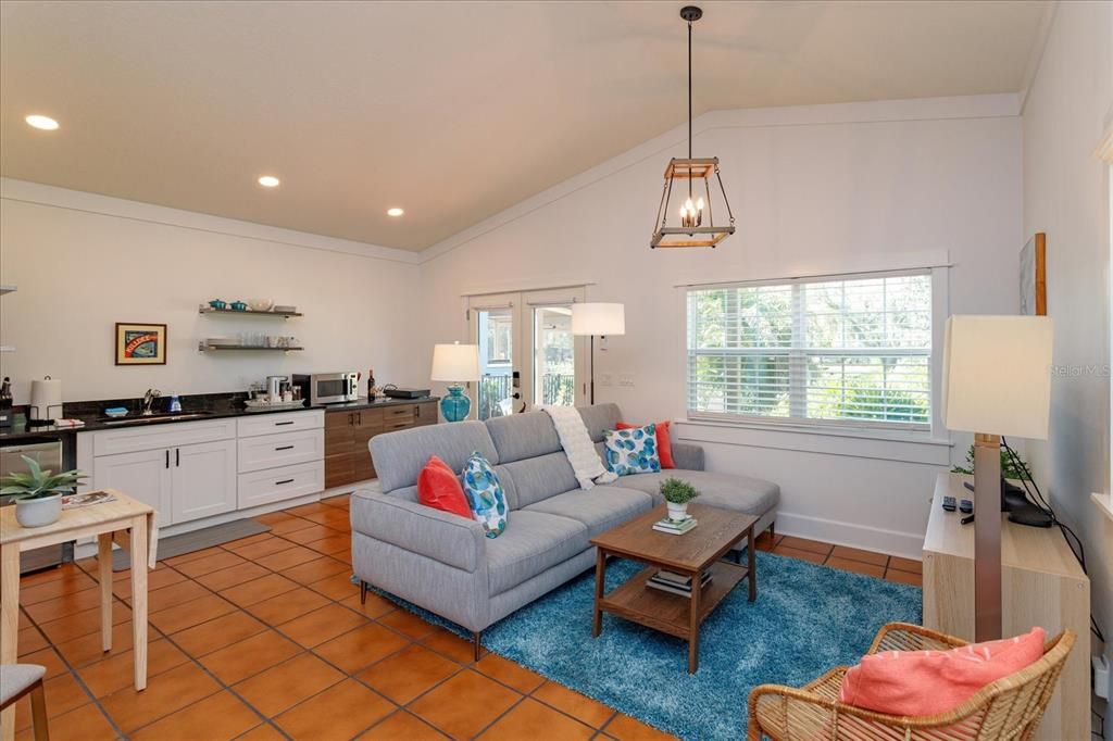 For Rent: $1,300 (1 beds, 1 baths, 450 Square Feet)