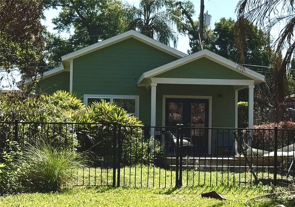 For Rent: $1,300 (1 beds, 1 baths, 450 Square Feet)