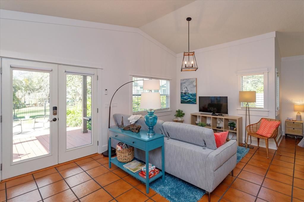 For Rent: $1,300 (1 beds, 1 baths, 450 Square Feet)