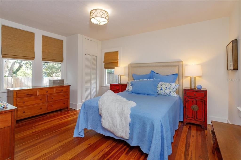 For Rent: $1,300 (1 beds, 1 baths, 450 Square Feet)