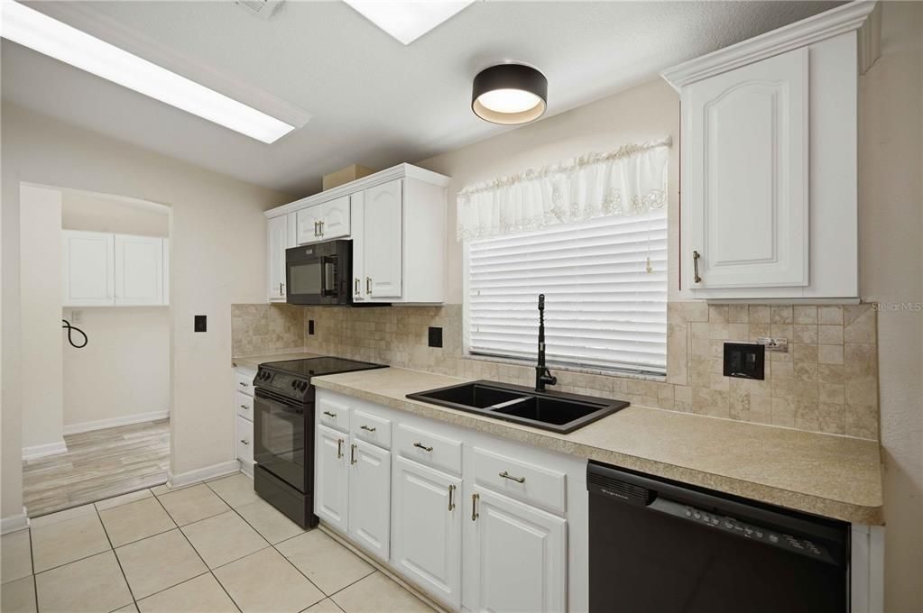 For Sale: $138,500 (3 beds, 2 baths, 1404 Square Feet)