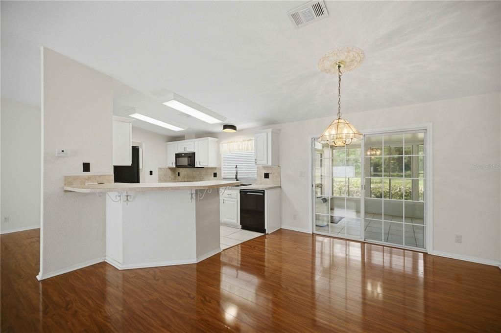 For Sale: $138,500 (3 beds, 2 baths, 1404 Square Feet)