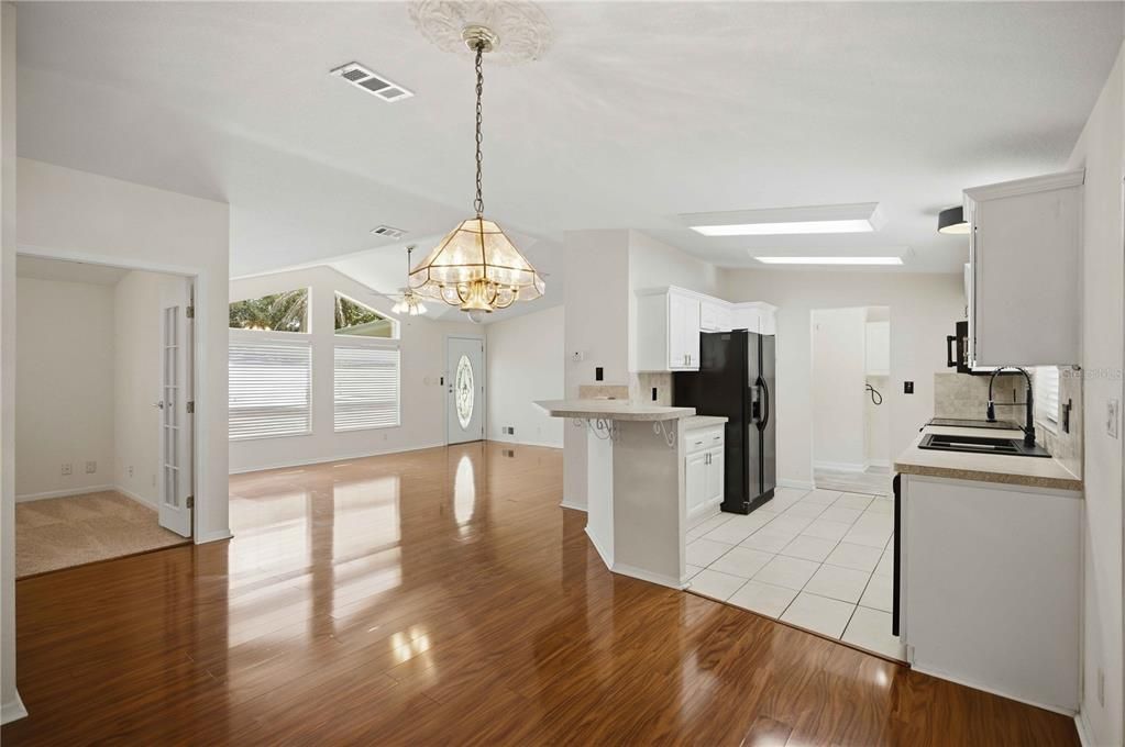 For Sale: $138,500 (3 beds, 2 baths, 1404 Square Feet)