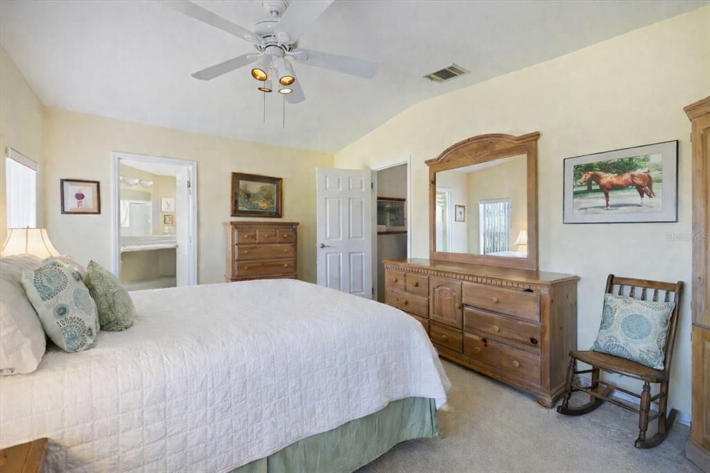 For Sale: $408,000 (2 beds, 2 baths, 1612 Square Feet)