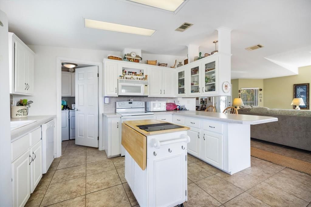 For Sale: $408,000 (2 beds, 2 baths, 1612 Square Feet)