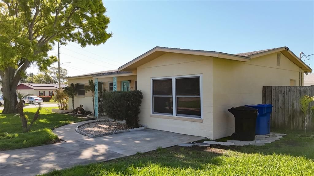 For Rent: $2,600 (3 beds, 2 baths, 1315 Square Feet)