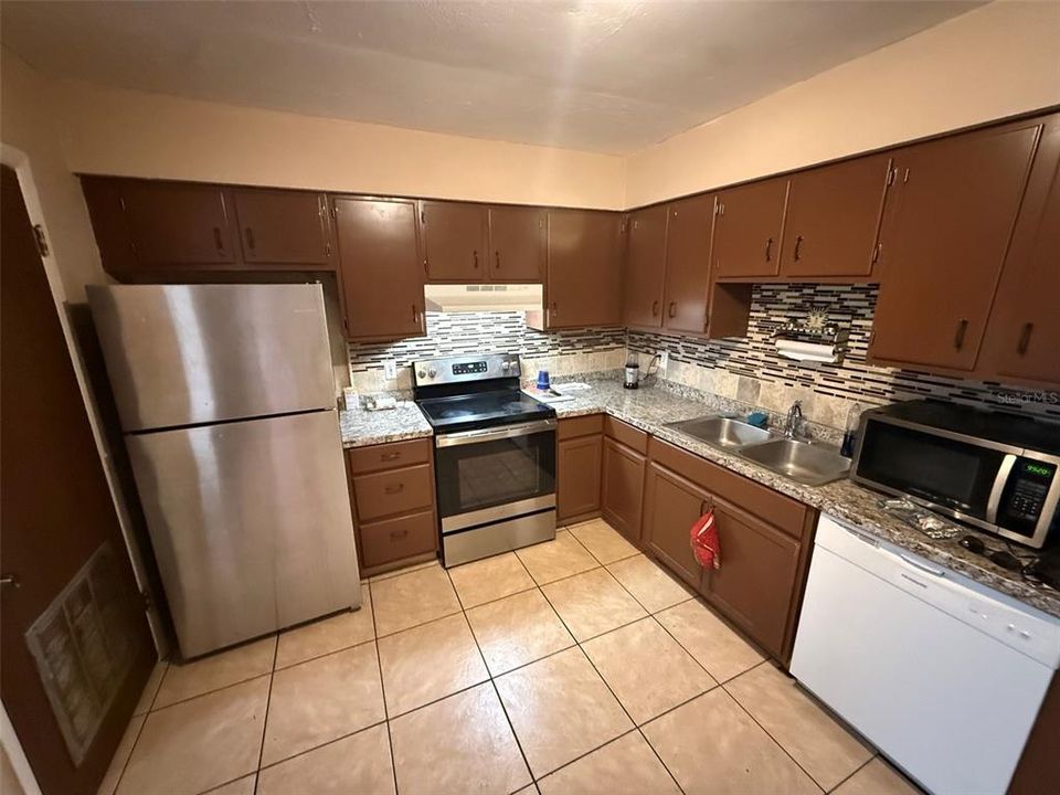 В аренду: $1,600 (2 спален, 1 ванн, 762 Квадратных фут)