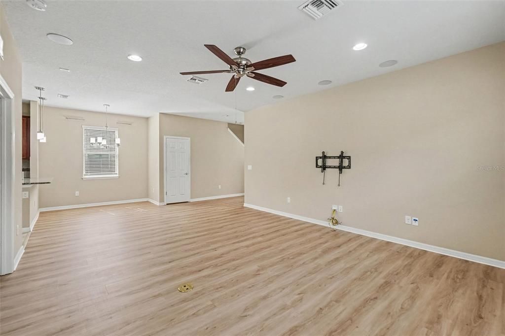 For Sale: $387,000 (4 beds, 2 baths, 2200 Square Feet)