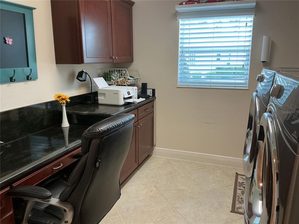 En Venta: $975,000 (3 camas, 2 baños, 2310 Pies cuadrados)