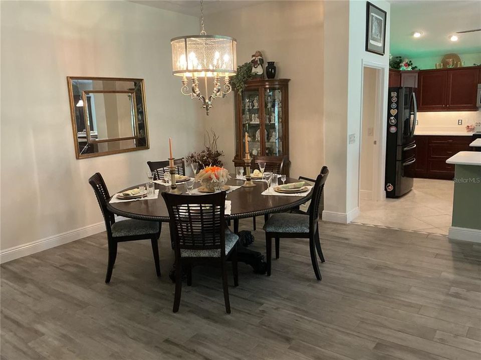 En Venta: $975,000 (3 camas, 2 baños, 2310 Pies cuadrados)