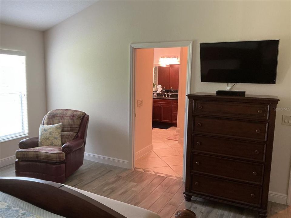 En Venta: $975,000 (3 camas, 2 baños, 2310 Pies cuadrados)