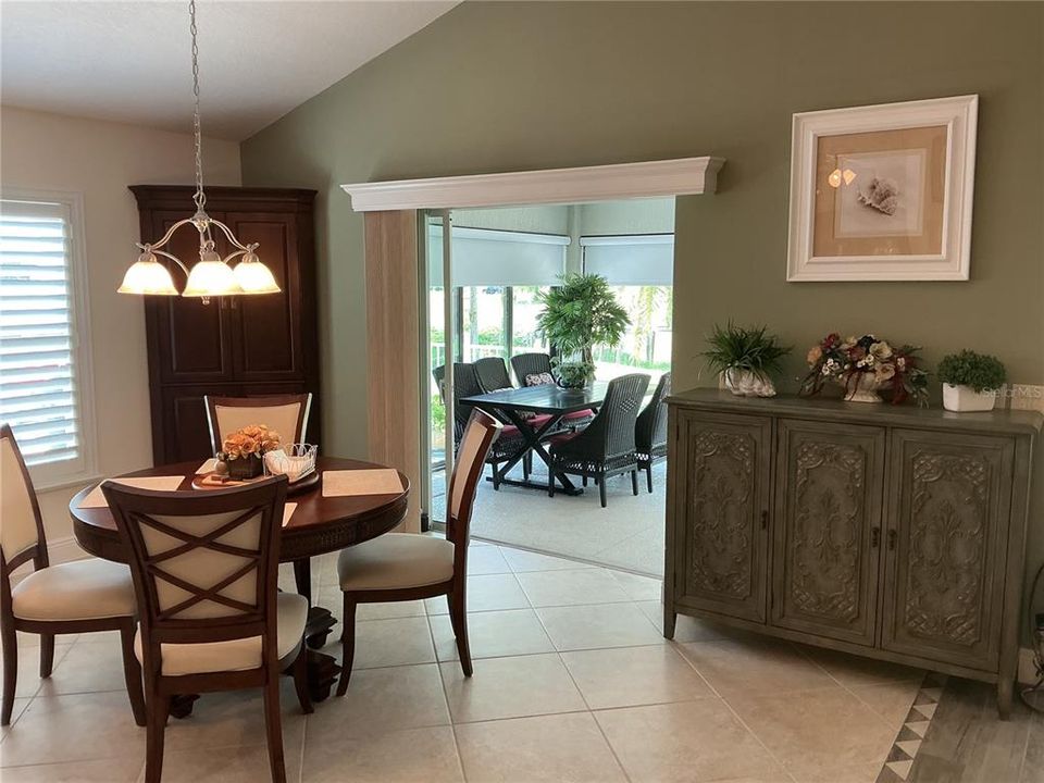 En Venta: $975,000 (3 camas, 2 baños, 2310 Pies cuadrados)