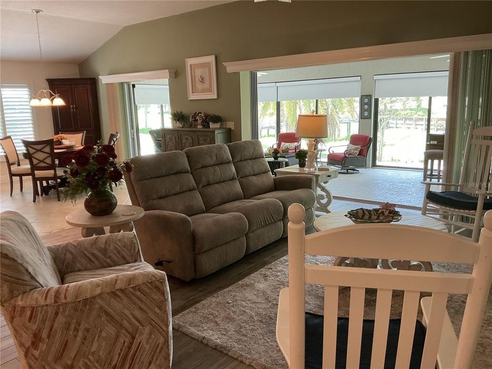 En Venta: $975,000 (3 camas, 2 baños, 2310 Pies cuadrados)