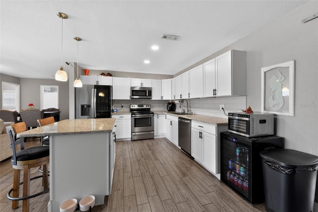 For Sale: $389,000 (2 beds, 2 baths, 1174 Square Feet)