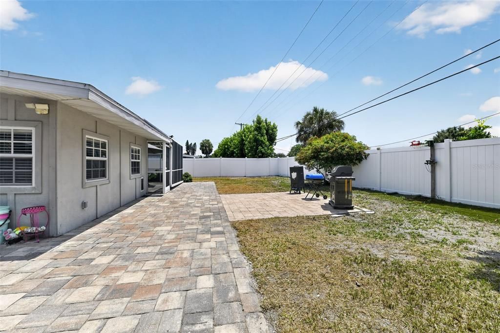 For Sale: $389,000 (2 beds, 2 baths, 1174 Square Feet)