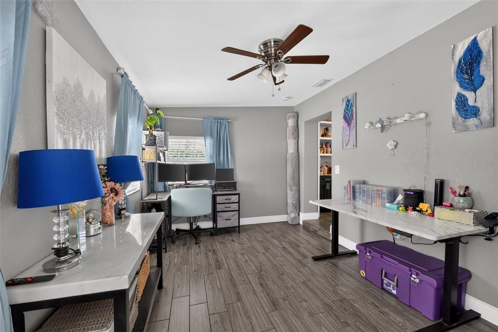 For Sale: $389,000 (2 beds, 2 baths, 1174 Square Feet)