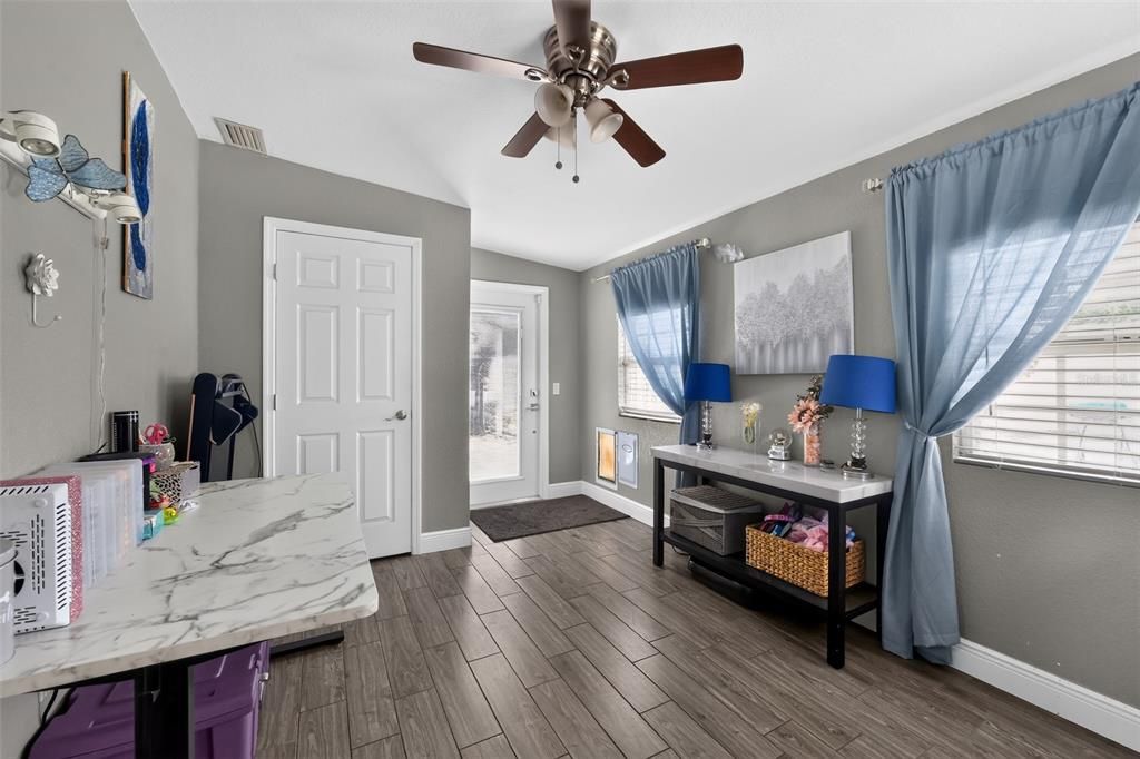 For Sale: $389,000 (2 beds, 2 baths, 1174 Square Feet)