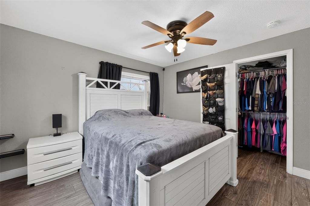 For Sale: $389,000 (2 beds, 2 baths, 1174 Square Feet)