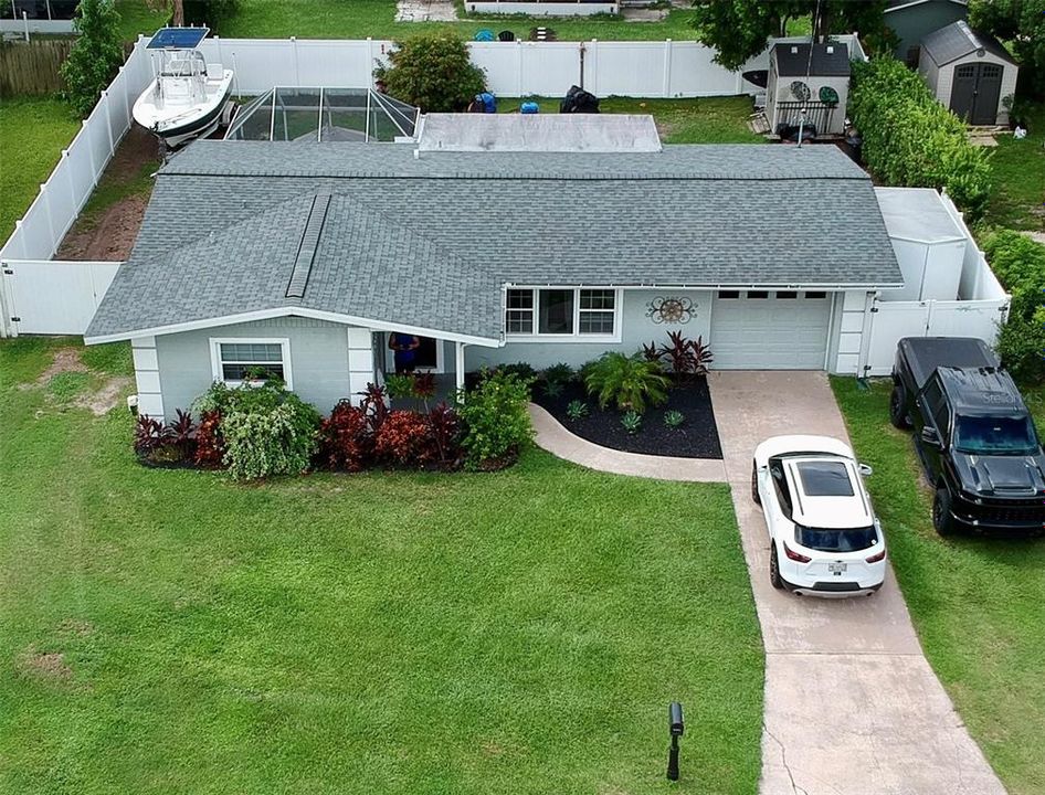 For Sale: $389,000 (2 beds, 2 baths, 1174 Square Feet)