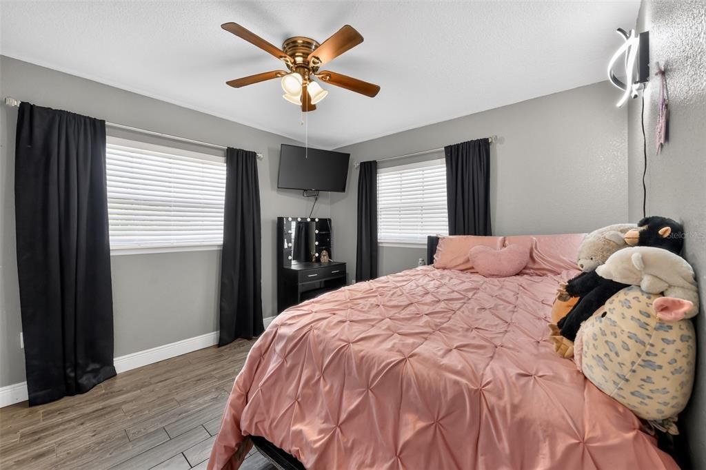 For Sale: $389,000 (2 beds, 2 baths, 1174 Square Feet)
