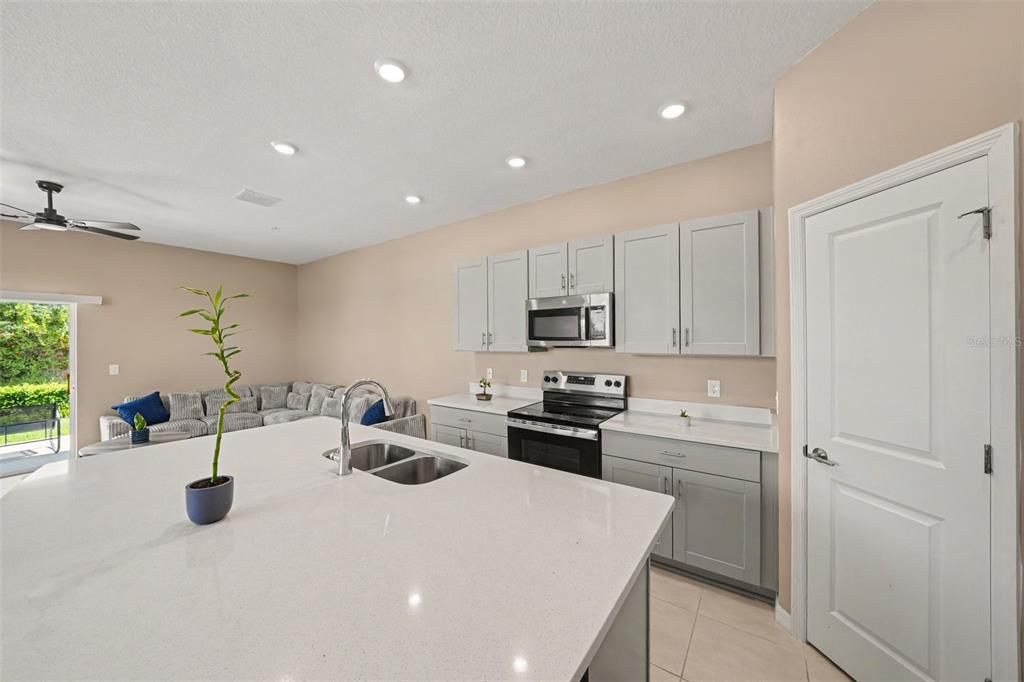 For Sale: $280,000 (3 beds, 2 baths, 1550 Square Feet)