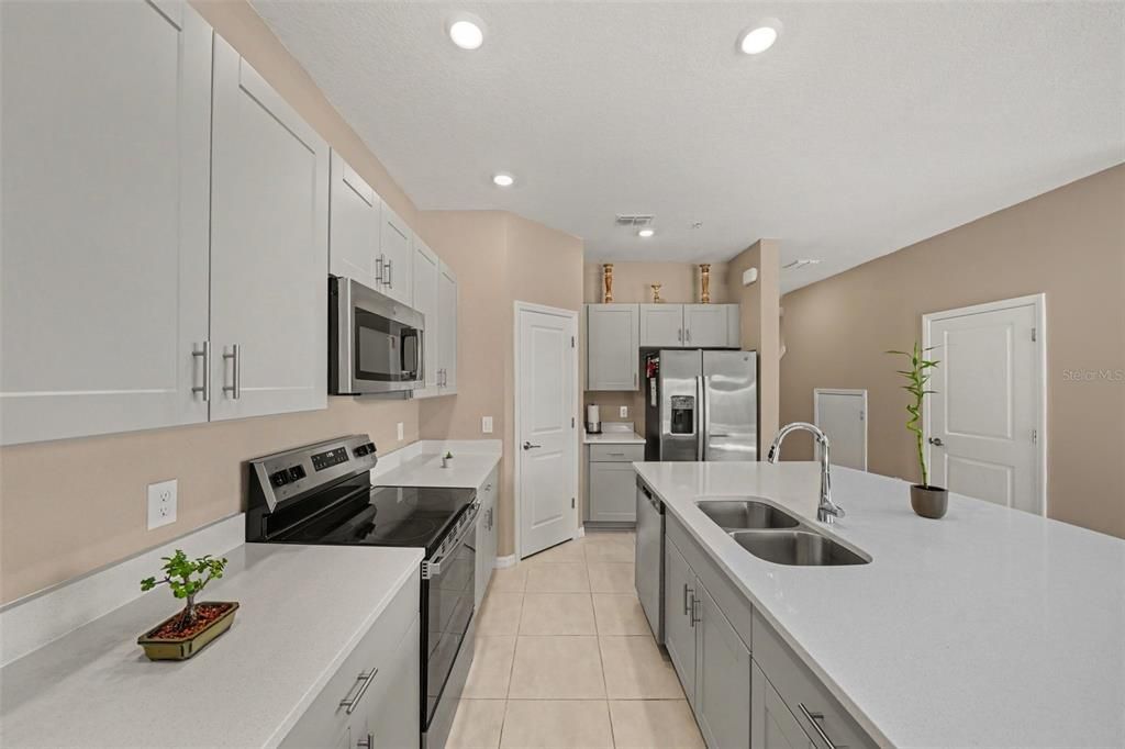 For Sale: $280,000 (3 beds, 2 baths, 1550 Square Feet)