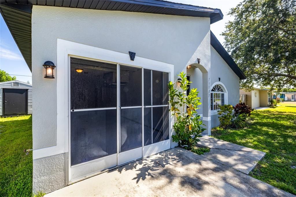 For Sale: $225,000 (3 beds, 2 baths, 1017 Square Feet)