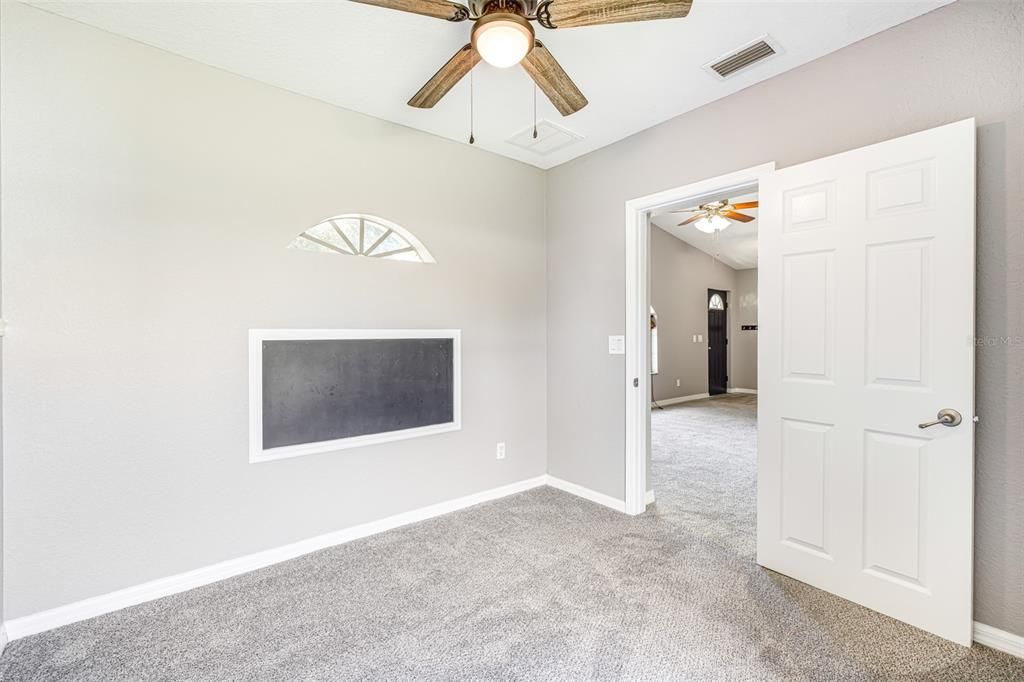For Sale: $225,000 (3 beds, 2 baths, 1017 Square Feet)