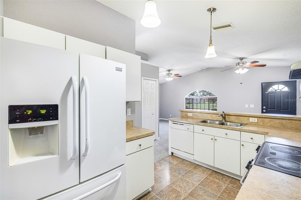 For Sale: $225,000 (3 beds, 2 baths, 1017 Square Feet)