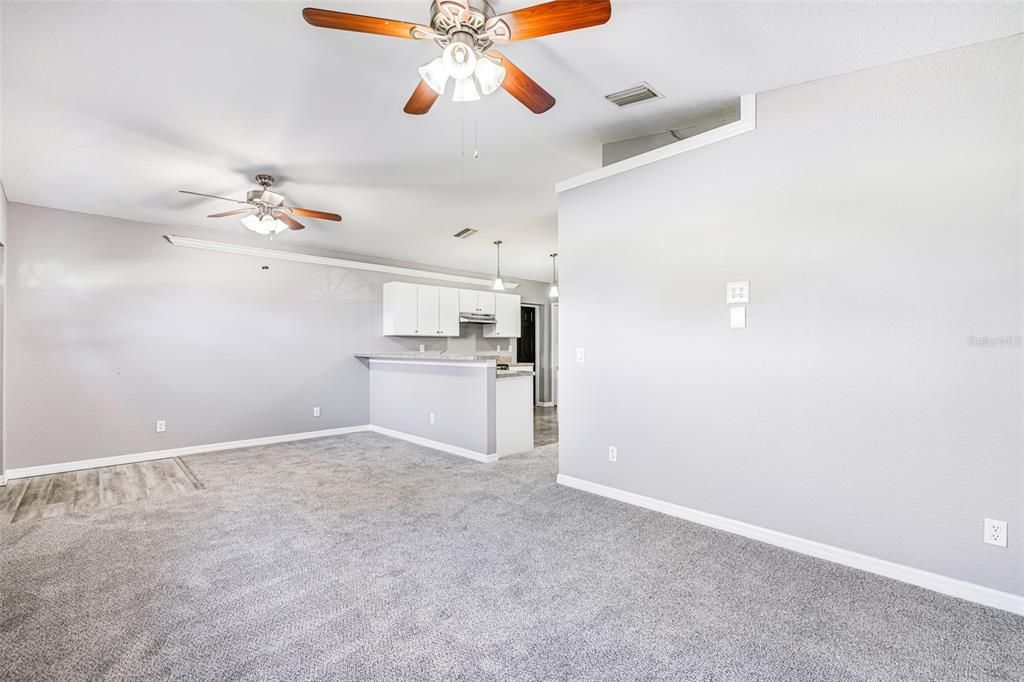 For Sale: $225,000 (3 beds, 2 baths, 1017 Square Feet)