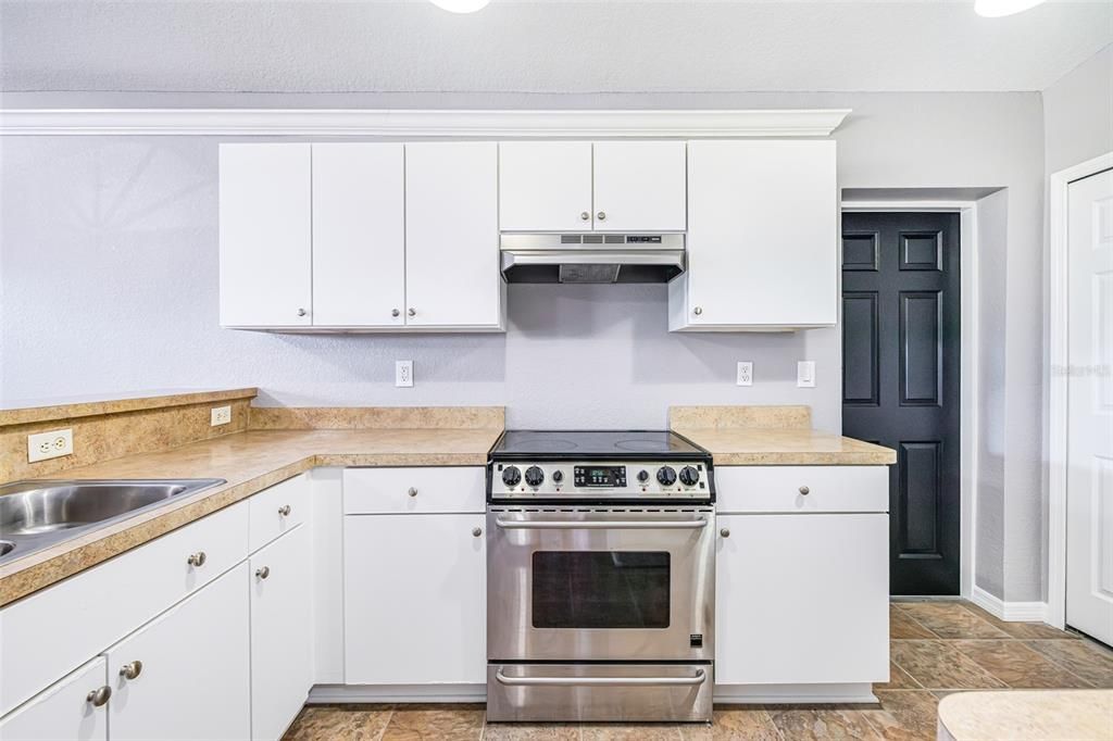 For Sale: $225,000 (3 beds, 2 baths, 1017 Square Feet)