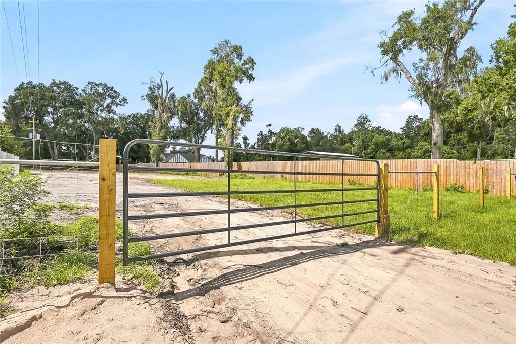 На продажу: $429,900 (4 спален, 2 ванн, 2370 Квадратных фут)