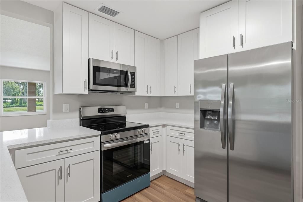На продажу: $429,900 (4 спален, 2 ванн, 2370 Квадратных фут)