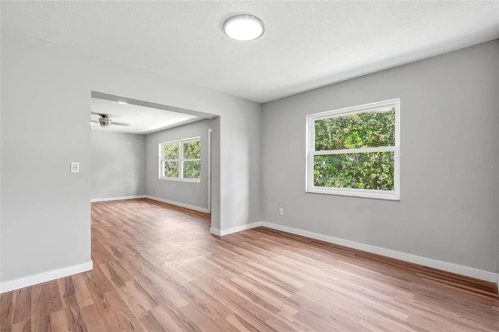 На продажу: $429,900 (4 спален, 2 ванн, 2370 Квадратных фут)