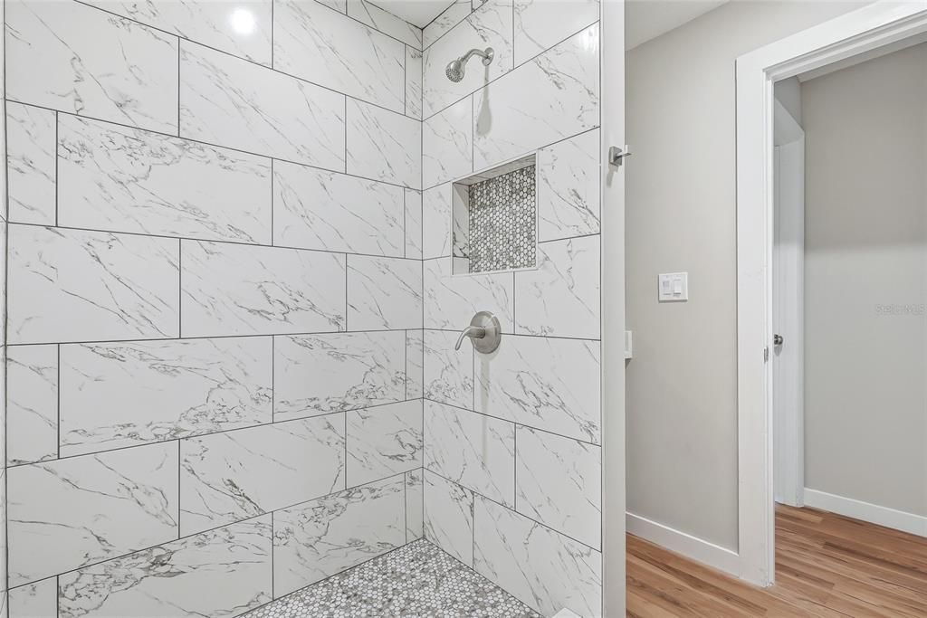 На продажу: $429,900 (4 спален, 2 ванн, 2370 Квадратных фут)