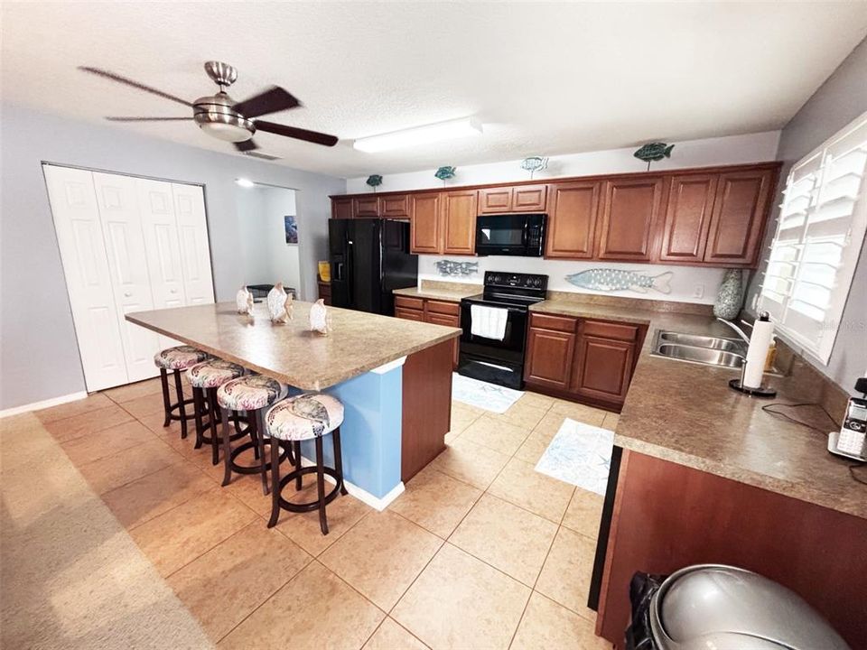 For Sale: $545,000 (3 beds, 2 baths, 2461 Square Feet)